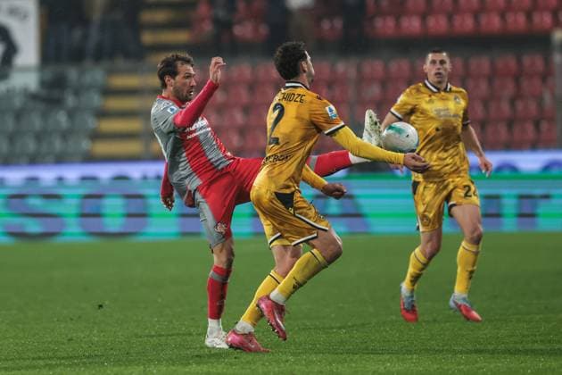 US Cremonese v Udinese Calcio - Serie A Franco Vazquez (US Cremonese) participates in the Serie A football match between US Cremonese and Udinese Calcio in Cremona, Italy, on October 20, 2025, at Stadio Giovanni Zini. Cremona Italy  Copyright: xEmanuelexComincinix originalFilename:comincini-uscremon251020_npg2v.jpg