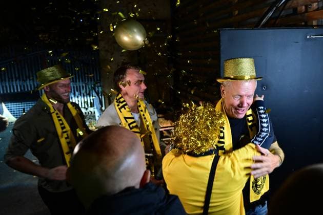 GOTHENBURG, SWEDEN 20251021 Mjällby s players, here sports director Hasse Larsson, celebrate the Swedish Championship gold medal at Trädgar n in Gothenburg after winning Monday s Allsvenskan football match between IFK Göteborg and Mjällby AIF at Gamla Ullevi. GÖTEBORG SWEDEN x9200x