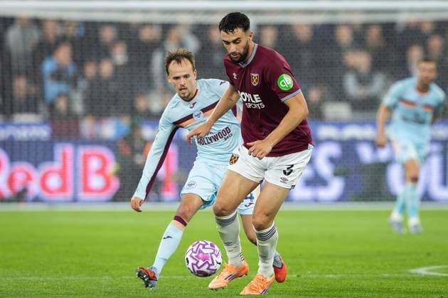 20th October 2025; London Stadium, London, England; Premier League Football, West Ham United versus Brentford; Mikkel Damsgaard of Brentford challenges Max Kilman of West Ham United for possession  IanxStephen