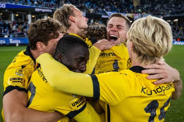 251020 Mjällbys Alexander Johansson, Abdoulie Manneh, och Jacob Bergström jublar efter att ha vunnit SM-guld under fotbollsmatchen i Allsvenskan mellan IFK Göteborg och Mjällby den 20 oktober 2025 i Göteborg. Copyright: MATHIASxBERGELD BB251020MB171