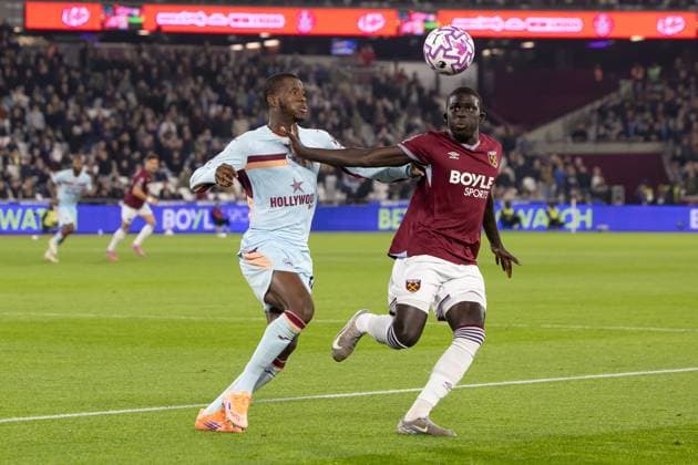 West Ham United v Brentford, Premier League, Football, The London Stadium, London, UK - 20 Oct 2025 Dango Ouattara of Brentford FC and El Hadji Malick Diouf of West Ham United in action London The London Stadium Stratford GBR, UK NEWSPAPERS OUT Copyright: xEllixBirchx