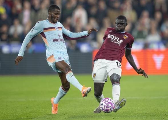 West Ham United v Brentford, Premier League, Football, The London Stadium, London, UK - 20 Oct 2025 Dango Ouattara of Brentford FC challenges El Hadji Malick Diouf of West Ham United London The London Stadium Stratford GBR, UK NEWSPAPERS OUT Copyright: xEllixBirchx