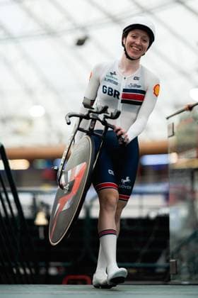 2025 Tissot UCI Track World Championships Picture by Alex Whitehead SWpix.com - 20 10 2025 - Cycling - 2025 Tissot UCI Track World Championships - Velodromo PenalolÃ n, Santiago, Chile - Training - Anna Morris of Great Britain. Santiago Velodromo Parque PenalolÃ n Chile Copyright: x xSWpix.comx(t axPhotographyxHubxLtd)xAlexxWhitehead SWpix.comx SWP-3030-10340