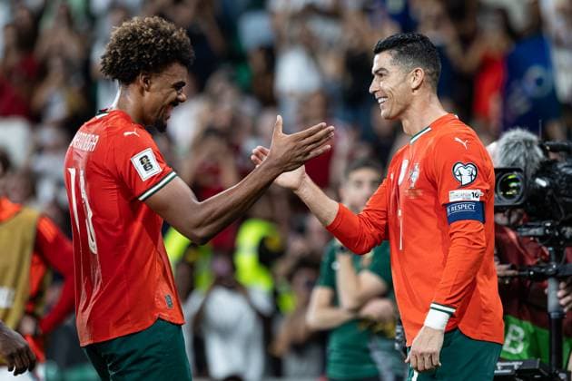 October 14, 2025, Lisbon, Portugal: Cristiano Ronaldo of Portugal celebrates with teammates after scoring a goal during the FIFA World Cup, WM, Weltmeisterschaft, Fussball 2026 Qualifier match between Portugal and Hungary at Estadio Jose Alvalade. Final score Portugal 2 : 2 Hungary Lisbon Portugal - ZUMAs197 20251014_aaa_s197_682 Copyright: xDavidxMartinsx