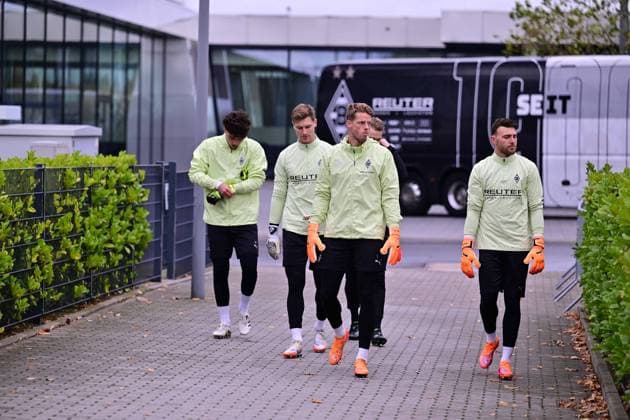 21.10.2025; Moenchengladbach; Fussball, Herren, Saison 2025 2026, Training Borussia Moenchengladbach v. li. Torwart Tiago Pereira Cardoso (Gladbach), Torwart Moritz Nicolas (Gladbach), Torwart Jonas Omlin (Gladbach), Torwart Tobias Sippel (Gladbach) DFL regulations prohibit any use of photographs as image sequences and or quasi-video. Borussia-Park NRW Deutschland