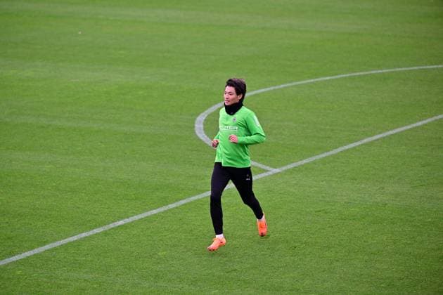 21.10.2025; Moenchengladbach; Fussball, Herren, Saison 2025 2026, Training Borussia Moenchengladbach Shuto Machino (Gladbach) absolvierte nur einen Teil des Mannschaftstrainings. Hiernach trainierte er individuell. DFL regulations prohibit any use of photographs as image sequences and or quasi-video. Borussia-Park NRW Deutschland