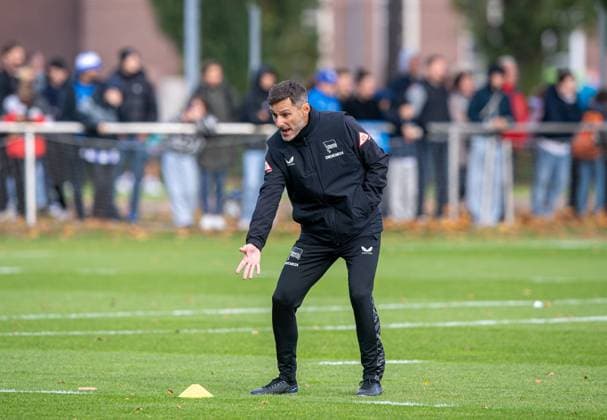 Fussball, Herren, Saison 2025 26, 2. Bundesliga, Hertha BSC, Training, Trainer Stefan Leitl (Hertha BSC), 21.10. 2025,