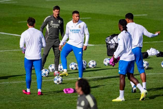 Real Madrid C.F. Training Session And press conference, PK, Pressekonferenz - UEFA Champions League 2025 26 League Phase MD3 Kylian Mbappe of Real Madrid (C) is seen training with his temmates during the Training Session and Press Conference ahead of the UEFA Champions League 2024 25 match against Juventus FC at Ciudad Real Madrid on October 21, 2025 in Valdebebas, Spain. Valdebebas Ciudad Real Madrid Madrid Spain Copyright: xAlbertoxGardinx AGardin_20251021_Foot_Champions_Real_Madrid_PC_0258