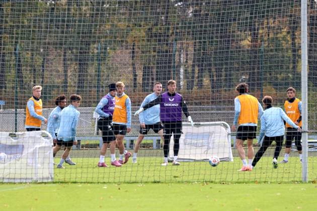DEU, DFL, 2. FBL Hertha BSC, Training, 21.10.2025, Sportforum, Berlin, DEU, DFL, 2. FBL Hertha BSC, Training, im Bild Hertha-Spielerkreis DFL - regulations prohibit any use of Photographs as image sequences and or quasi-video
