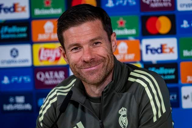 Real Madrid C.F. Training Session And press conference, PK, Pressekonferenz - UEFA Champions League 2025 26 League Phase MD3 Xabi Alonso, head coach of Real Madrid, speaks during the press conference ahead of the UEFA Champions League 2024 25 match against Juventus FC at Ciudad Real Madrid on October 21, 2025 in Valdebebas, Spain. Valdebebas Ciudad Real Madrid Madrid Spain Copyright: xAlbertoxGardinx AGardin_20251021_Foot_Champions_Real_Madrid_PC_0646