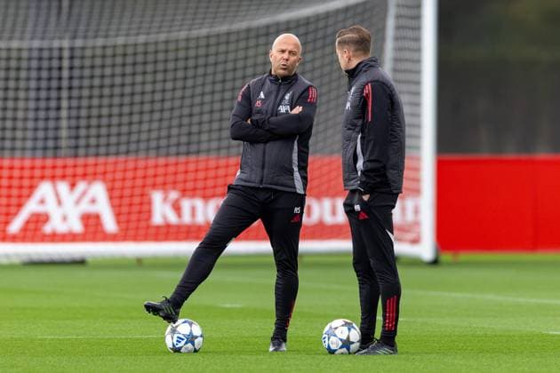 Football - UEFA Champions League - Eintracht Frankfurt v Liverpool FC LIVERPOOL, ENGLAND - Tuesday, October 21, 2025: Liverpool s Arne Slot during a training session at the AXA Training Centre ahead of the UEFA Champions League match between Eintracht Frankfurt and Liverpool FC. (Photo by Jessica Hornby Propaganda)  Copyright: xDavidxRawcliffex P2025-10-21-LFC-Training-Frankfurt-29