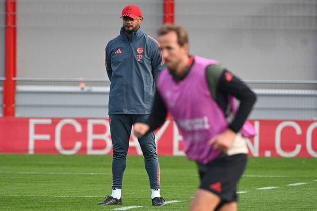 Trainer Vincent KOMPANY (Bayern Muenchen), vorne:Harry KANE (Bayern Muenchen). Abschlusstraining am 21.10.2025 Fussball Champions League,Saison 2025 26 FC Bayern Muenchen - Club Bruegge
