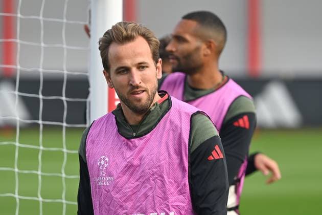 Harry KANE (Bayern Muenchen),, Aktion,Einzelbild,angeschnittenes Einzelmotiv,Halbfigur,halbe Figur. Abschlusstraining am 21.10.2025 Fussball Champions League,Saison 2025 26 FC Bayern Muenchen - Club Bruegge