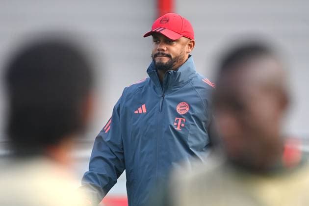 Trainer Vincent KOMPANY (Bayern Muenchen). Abschlusstraining am 21.10.2025 Fussball Champions League,Saison 2025 26 FC Bayern Muenchen - Club Bruegge