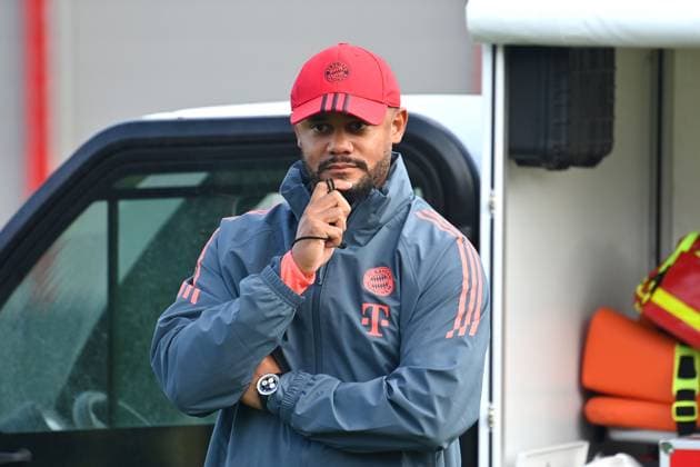 Trainer Vincent KOMPANY (Bayern Muenchen), Einzelbild,angeschnittenes Einzelmotiv,Halbfigur,halbe Figur. Abschlusstraining am 21.10.2025 Fussball Champions League,Saison 2025 26 FC Bayern Muenchen - Club Bruegge