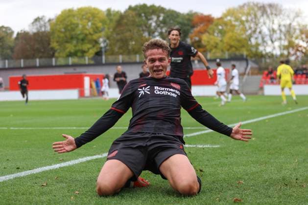Julien Kurowski (Bayer Leverkusen U19) celebrates after scoring his team s second goal during the UEFA Youth League 2025 26 match between Bayer 04 Leverkusen and Paris Saint-Germain on October 21, 2025 in Leverkusen, Germany. (Photo by Oliver Kaelke DeFodi Images) Julien Kurowski Bayer Leverkusen U19 celebrates after scoring his team s second goal during the UEFA Youth League 2025 26 match between Bayer 04 Leverkusen and Paris Saint Germain on October 21, 2025 in Leverkusen, Germany Photo by Oliver Kaelke DeFodi Images