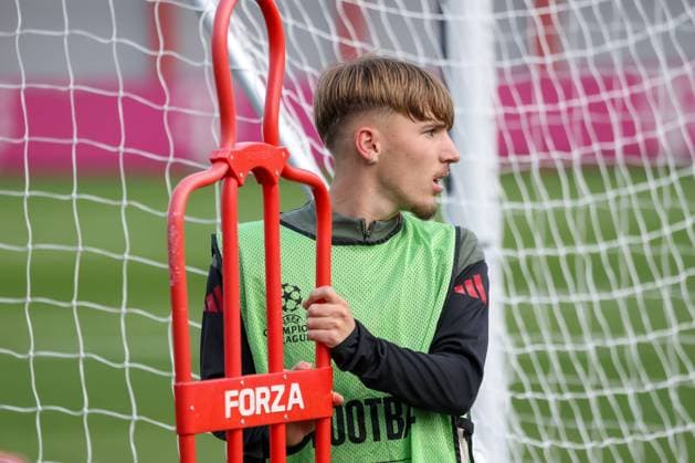 Lennart Karl (FC Bayern Muenchen, 42), GER, Abschlusstraining, FC Bayern Muenchen, Fussball, UEFA Champions League, Liga-Phase, 3. Spieltag, Saison 2025 2026, 21.10.2025, GER, Abschlusstraining, FC Bayern Muenchen, Fussball, UEFA Champions League, Liga-Phase, 3. Spieltag, Saison 2025 2026, 21.10.2025 Muenchen Copyright: xEibner-Pressefoto JennixMaulx EP_JML