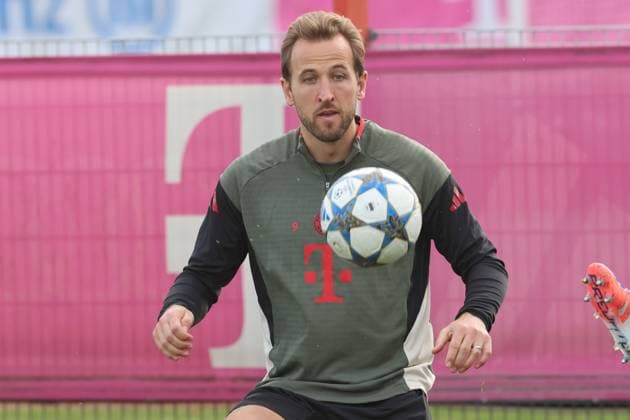 9 Harry Kane, am Ball, Portrnt, Portrait, Fussball Abschlusstraining UEFA Champions League Spiel - FC Bayern Mnnchen vs. FC Brngge 21.10.2025 Trainingsgelnnde, Snbenerstr. FOTO: Mladen Lackovic LakoPress