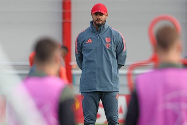 Trainer Vincent Kompany, seine Spieler, Portrnt, Portrait, Fussball Abschlusstraining UEFA Champions League Spiel - FC Bayern Mnnchen vs. FC Brngge 21.10.2025 Trainingsgelnnde, Snbenerstr. FOTO: Mladen Lackovic LakoPress
