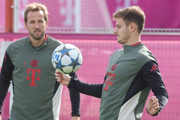 44 Josip Stanisic, am Ball und 9 Harry Kane, Portrnt, Portrait, Fussball Abschlusstraining UEFA Champions League Spiel - FC Bayern Mnnchen vs. FC Brngge 21.10.2025 Trainingsgelnnde, Snbenerstr. FOTO: Mladen Lackovic LakoPress