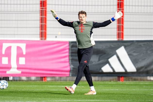 Jonas Urbig 40 (FC Bayern Muenchen) beim Anschlusstraining, Abschlusstraining, FC Bayern Muenchen vs. Club Brugge, Fussball, Champions League, 21.10.2025 Muenchen Bayern Deutschland