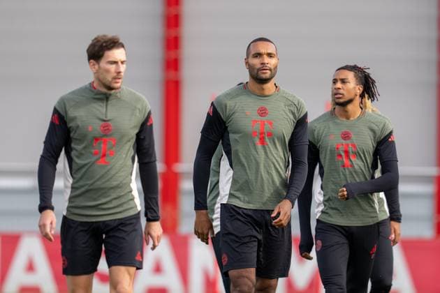 Leon Goretzka 8 (FC Bayern Muenchen), Jonathan Tah 4 (FC Bayern Muenchen), Michael Olise 17 (FC Bayern Muenchen)beim Anschlusstraining, Abschlusstraining, FC Bayern Muenchen vs. Club Brugge, Fussball, Champions League, 21.10.2025 Muenchen Bayern Deutschland