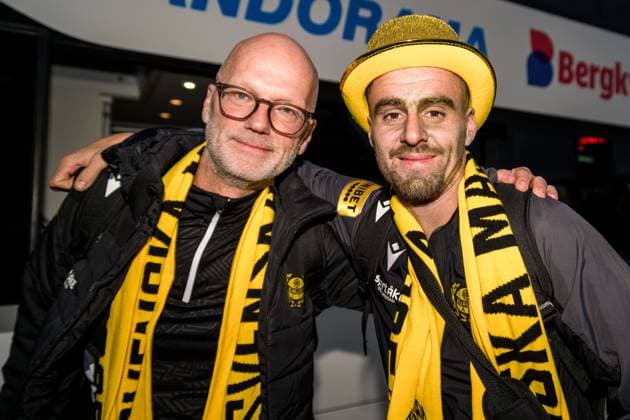 251021 Mjällbys ordförande Magnus Emeus och Jesper Gustavsson när laget välkomnas hem av supportrarna den 21 oktober 2025 i Sölvesborg. Copyright: MATHILDAxSCHULER BB251021MA039