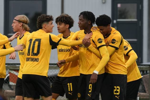 Mittwoch, 21.10.2025 Saison 2025 2026 3. Spieltag UEFA Youth League im Tingbjerg Idraetspark, Kopenhagen, Denmark. FC Kopenhagen U19 - BV Borussia Dortmund U19. Torjubel nach dem 1:0 durch Pharell Kegni (BVB).