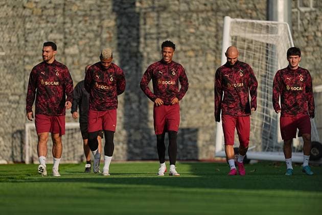 Ahead of Galatasaray and Bodo Glimt - UEFA Champions League ISTANBUL, TURKIYE - OCTOBER 21: Mario Lemina (2nd L) of Galatasaray attends the training session at Kemerburgaz Metin Oktay Facilities ahead of UEFA Champions League football match between Galatasaray and Bodo Glimt in Istanbul, Turkiye on October 21, 2025. Adem Kutucu Anadolu Istanbul Turkey. Editorial use only. Please get in touch for any other usage.  Copyright: x2025xAnadoluxAdemxKutucux