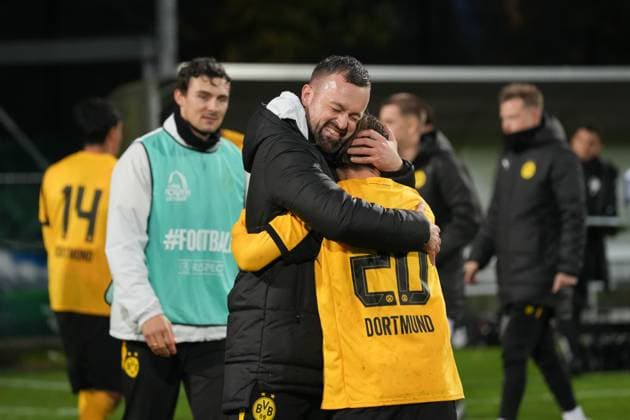 Mittwoch, 21.10.2025 Saison 2025 2026 3. Spieltag UEFA Youth League im Tingbjerg Idraetspark, Kopenhagen, Denmark. FC Kopenhagen U19 - BV Borussia Dortmund U19. Cheftrainer Felix Hirschnagl (BVB), Tom Lasse Faust (BVB)