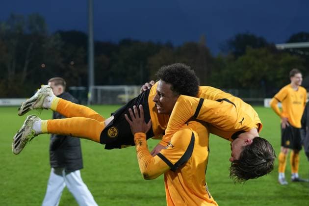 Mittwoch, 21.10.2025 Saison 2025 2026 3. Spieltag UEFA Youth League im Tingbjerg Idraetspark, Kopenhagen, Denmark. FC Kopenhagen U19 - BV Borussia Dortmund U19. Miguel Samuel Adje (BVB), Tom Lasse Faust (BVB)