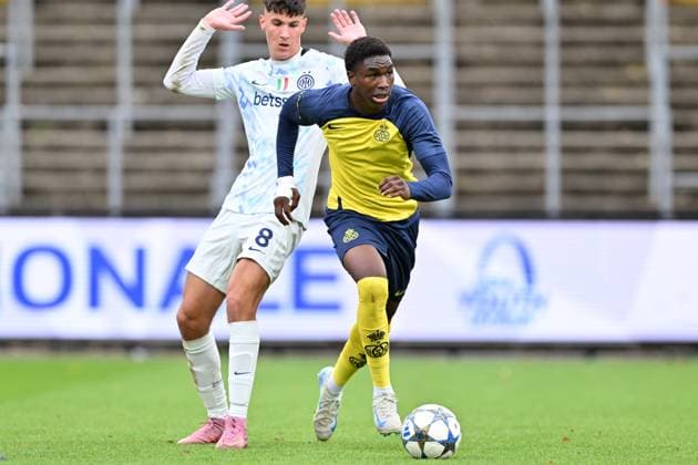 251021 Youth League Youth League : Royale Union Saint-Gilloise vs FC Internazionale Milano Andrija Vukoje (8) of Inter and Sekou Keita (9) of Union fighting for the ball during the matchday 3 Uefa Youth League League Phase game in season 2025 - 2026 between the Under 19 teams of Royale Union Saint-Gilloise and FC Internazionale Milano on October 21 , 2025 in Vorst, Belgium. (Photo by David Catry sportpix) Vorst Joseph Marien Brussels Belgium  Copyright: xsportpixxDavidxCatryx