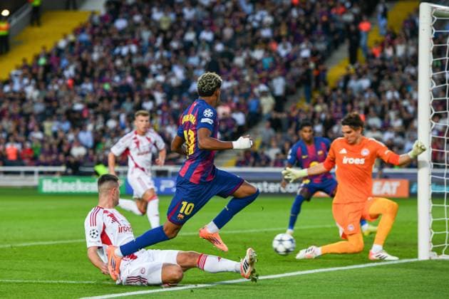 FC Barcelona, Barca v OLIMPIACOS FC OLIMPIC STADIUM LLUIS COMPANYS. MONTJUIC,BARCELONA. October 21,2025 FC BARCELONA vs OLIMPIACOS FC October 21,2025 Lamine Yamal (10) of FC Barcelona during the soccer match corresponding to the third match of the group stage of the UEFA Champions League between FC Barcelona and Olimpiacos FC at Olimpic Stadium Lluis Companys of MontjuÃ¯c in Barcelona, Spain. Barcelona ESP Copyright: xS.xRosx
