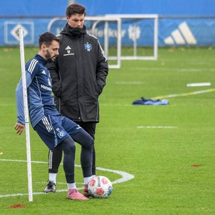 Fabio Vieira Trainer Merlin Polzin ( HSV ) Deutschland , Hamburg , Volksparkstadion , Trainingsgelände Fussball , 1. Bundesliga , Training des Hamburger SV