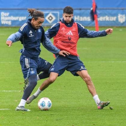 Yussuf Poulsen Daniel Elfadli ( HSV ) Deutschland , Hamburg , Volksparkstadion , Trainingsgelände Fussball , 1. Bundesliga , Training des Hamburger SV