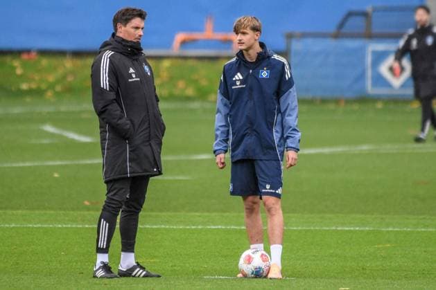 Trainer Merlin Polzin Louis Lemke ( HSV ) Deutschland , Hamburg , Volksparkstadion , Trainingsgelände Fussball , 1. Bundesliga , Training des Hamburger SV