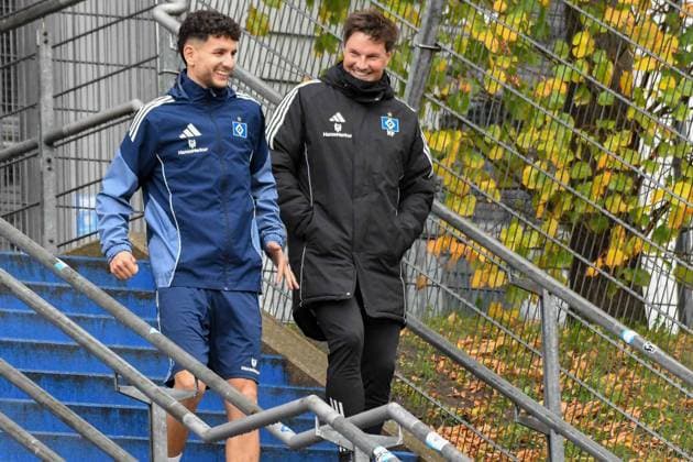 Glatzel Robert ( HSV ) auf dem Weg zur Trainingsplatz Deutschland , Hamburg , Volksparkstadion , Trainingsgelände Fussball , 1. Bundesliga , Training des Hamburger SV