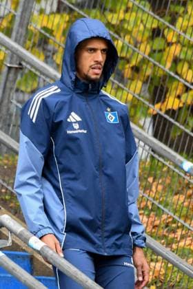 Glatzel Robert ( HSV ) auf dem Weg zur Trainingsplatz Deutschland , Hamburg , Volksparkstadion , Trainingsgelände Fussball , 1. Bundesliga , Training des Hamburger SV