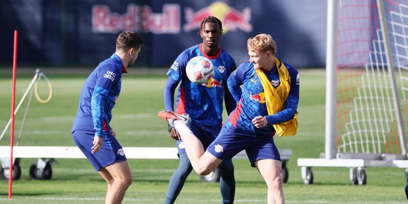 Leipzig, 21.10.2025, Red Bull Trainingszentrum am Cottaweg, Akademie, Fussball, Rasenballsport Leipzig, Training RB Leipzig, Im Bild: Nicolas Seiwald (13, RB Leipzig) ,