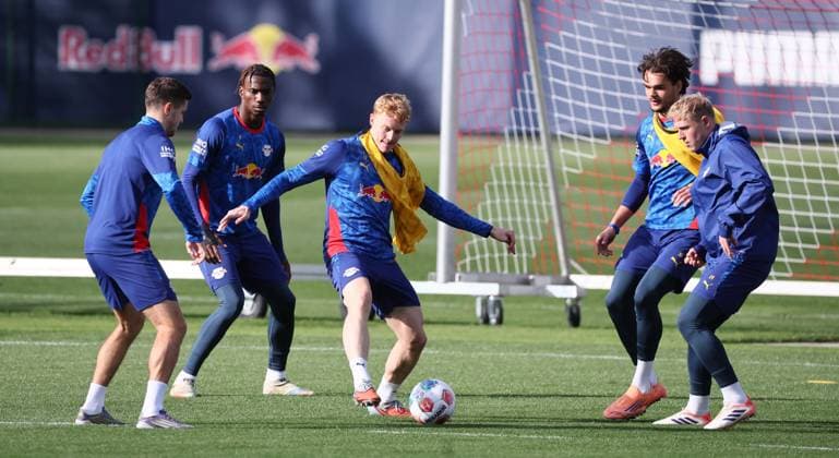 Leipzig, 21.10.2025, Red Bull Trainingszentrum am Cottaweg, Akademie, Fussball, Rasenballsport Leipzig, Training RB Leipzig, Im Bild: Nicolas Seiwald (13, RB Leipzig) ,