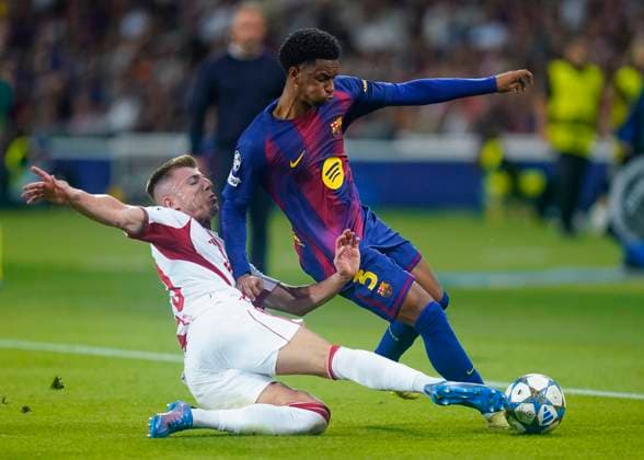 ESP: FC Barcelona, Barca v Olympiacos FC. UEFA Champions League. Matchday 3. Alejandro Balde of FC Barcelona and Costinha of Olympiacos FC during the UEFA Champions League match, between FC Barcelona and Olympiacos FC, Lluis Companys Stadium on October 21, 2025 in Barcelona, Spain. kpng Copyright: xSergioxRuizx xImagox PS_2501021_BAR_OLY_2526_048