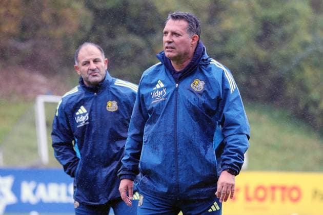 21.10.2025, xmohx, Fussball 3.Liga, 1.FC Saarbrücken - Training v.l. Trainer Alois Schwartz (1.FC Saarbruecken) (DFL DFB REGULATIONS PROHIBIT ANY USE OF PHOTOGRAPHS as IMAGE SEQUENCES and or QUASI-VIDEO) Saarbrücken