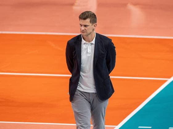 Volleyball, Herren, Saison 2025 2026, 1. Bundesliga (1. Spieltag), BR Volleys - VfB Friedrichshafen, Trainer Adam Swaczyna (Friedrichshafen), 21.10. 2025, Copyright: xSebastianxRäppold MatthiasxKochx