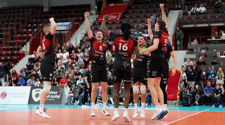 BAU 21.10.2025 Ludwigsburg Volleyball Barock Volleys MTV Ludwigsburg vs. SVG Lüneburg, die Ludwigsburger jubeln über einen Punkt