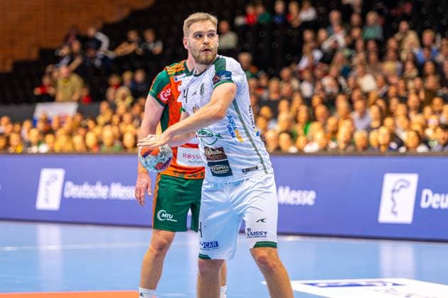 Igor Karlov (TATRAN Presov, Nr. 4) (L-R), TSV Hannover-Burgdorf (orange) against TATRAN Presov (white) (2. Matchday of Group Matches EHF European League 2025 2026) (21.10.2025, Swiss Life Hall (Hannover, GER), Copyright: xJanxGuentherx xTSVxHannover-Burgdorfx