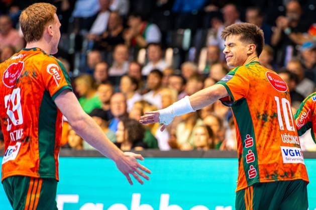 Renars Uscins (TSV Hannover-Burgdorf, Nr. 10) (L-R), TSV Hannover-Burgdorf (orange) against TATRAN Presov (white) (2. Matchday of Group Matches EHF European League 2025 2026) (21.10.2025, Swiss Life Hall (Hannover, GER), Copyright: xJanxGuentherx xTSVxHannover-Burgdorfx
