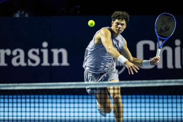 21st October 2025; St. Jakobshalle, Basel, Switzerland; 2025 ATP, Tennis Herren Swiss Indoor Tennis Day 3; Ben Shelton (USA) in action during the match against Kamil Majchrzak (POL) in the first round  DavidxEmm