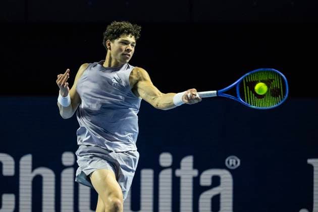 21st October 2025; St. Jakobshalle, Basel, Switzerland; 2025 ATP, Tennis Herren Swiss Indoor Tennis Day 3; Ben Shelton (USA) in action during the match against Kamil Majchrzak (POL) in the first round  DavidxEmm