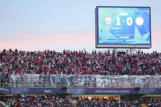 October 21, 2025, Barcelona, Barcelona, SPAIN: Supporters of Olympiacos FC during the UEFA Champions League 2025 26 League Phase MD3 match between FC Barcelona, Barca and Olympiacos FC at Estadi Olimpic Lluis Companys on October 21, 2025 in Barcelona, Spain. Barcelona SPAIN - ZUMAa181 20251021_zaa_a181_206 Copyright: xIrinaxR.xHipolitox