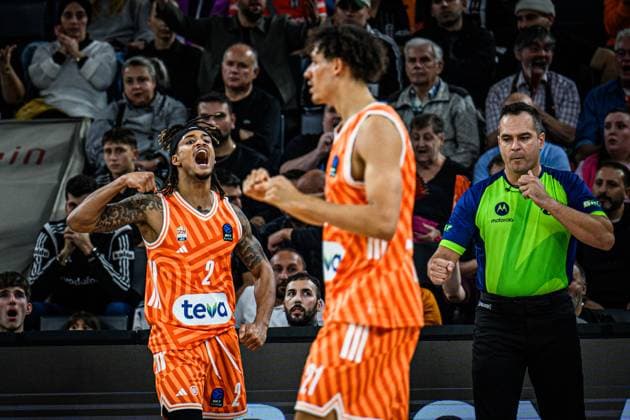 Bryce Brown (ratiopharm ulm) und Alec Anigbata (ratiopharm ulm) gestikuliert, gestik, jubel waehrend des EuroCup spiels zwischen ratiopharm ulm v Besiktas GAIN Istanbul in der ratiopharm Arena am 21. October 2025 in Neu-Ulm, Deutschland. (Foto von Harry Langer DeFodi Images) +++ Bryce Brown (ratiopharm ulm) und Alec Anigbata (ratiopharm ulm) gestures during the EuroCup match between ratiopharm ulm v Besiktas GAIN Istanbul at ratiopharm Arena on October 21, 2025 in Neu-Ulm, Germany. (Photo by Harry Langer DeFodi Images) (Photo by Harry Langer DeFodi Images) Bryce Brown ratiopharm ulm and Alec Anigbata ratiopharm ulm gestures, gestures, cheers during the EuroCup match between ratiopharm ulm v Besiktas GAIN Istanbul at the ratiopharm Arena on October 21, 2025 in Neu Ulm, Germany, Germany Photo by Harry Langer DeFodi Images Bryce Brown ratiopharm ulm and Alec Anigbata ratiopharm ulm gestures during the EuroCup match between ratiopharm ulm v Besiktas GAIN Istanbul at ratiopharm Arena on October 21, 2025 in Neu Ulm, Germany Photo by Harry Langer DeFodi Images Photo by Harry Langer DeFodi Images